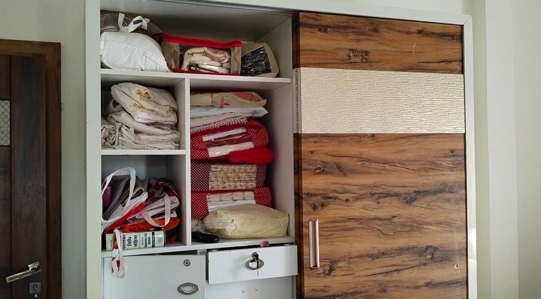 कुक्षी नप उपाध्यक्ष के घर चोरी: 2 लाख रुपए नगद एलईडी चुरा ले गए, ईद के लिए रखी मंगाए परफ्यूम-मिठाई भी नहीं छोड़ी |