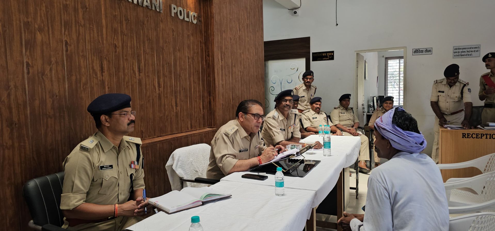 बड़वानी पुलिस अधीक्षक पदम विरोचन शुक्ला के द्वारा  सभी 16 थाने के ऊपर  प्रति मंगलवार  जन सुनवाई करने के दिए निर्देश 