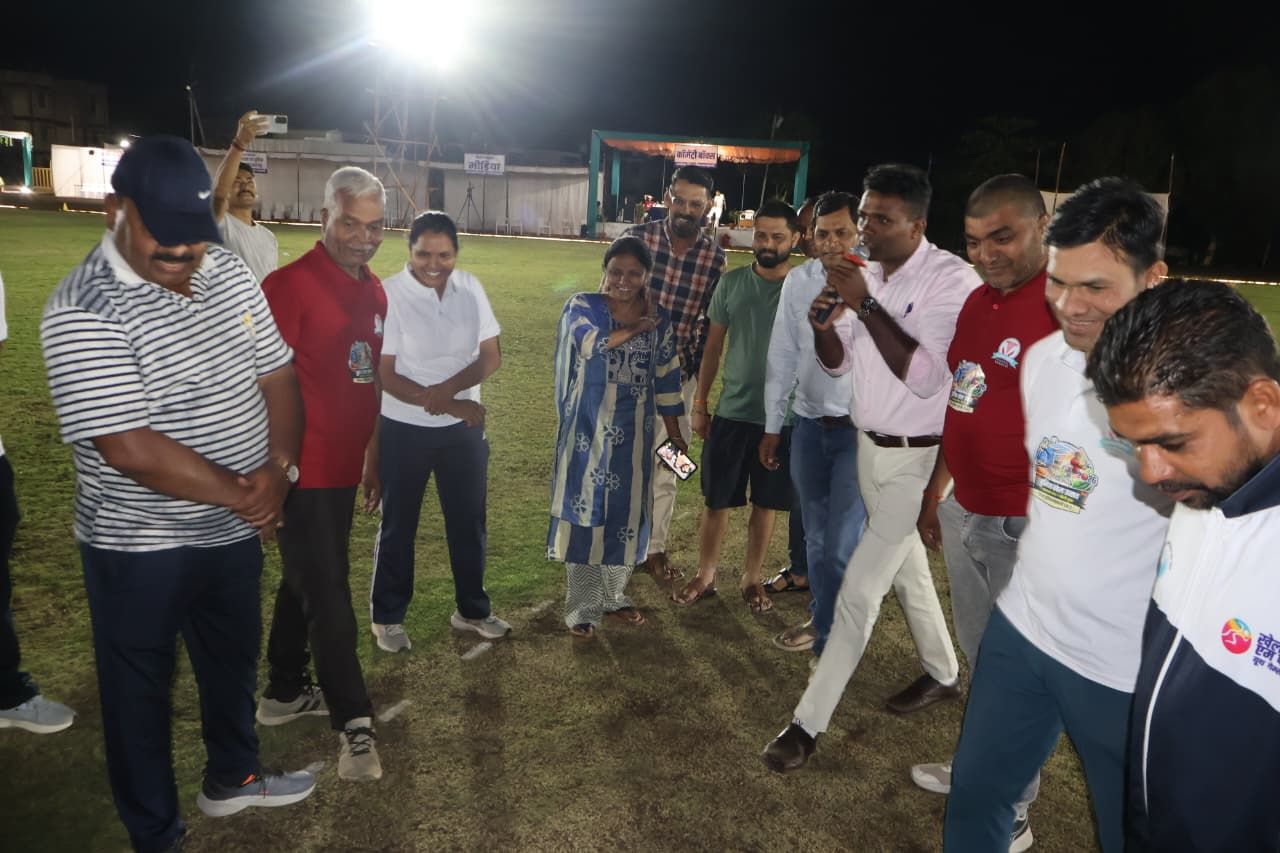 उत्साह नया खेले युवा “पुलिस प्रीमियर लीग (PPL)” के प्रथम दिवस पर रोमांचक मुकाबले संपन्न पलसूद  टीम  ने विजय प्राप्त की 