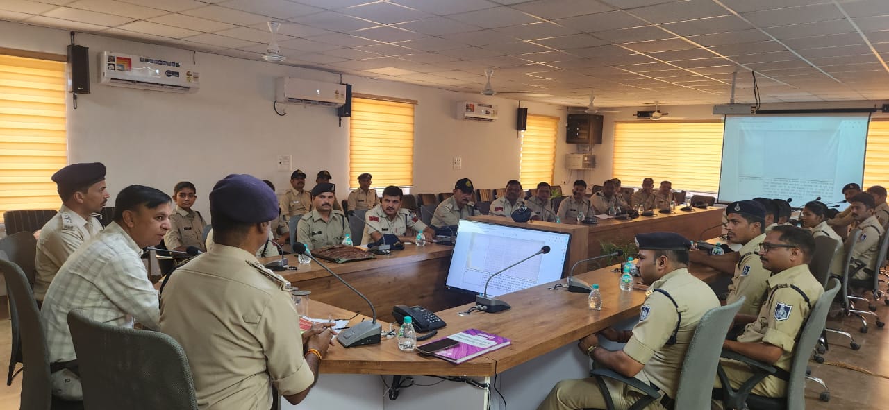 लोकसभा निर्वाचन के चलते पुलिस अधीक्षक बड़वानी के निर्देश पर पुलिसकर्मियों को दिया गया प्रशिक्षण