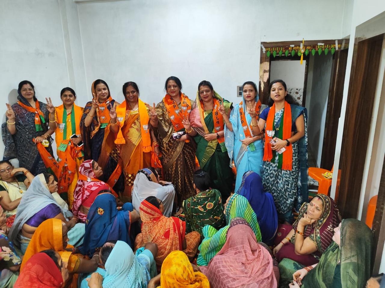 बड़वानी भाजपा महिला मोर्चा द्वारा जिले का सघन दौरा हितग्राहियों सहित सभी मतदाताओ से मतदान करने की अपील  की जारही है