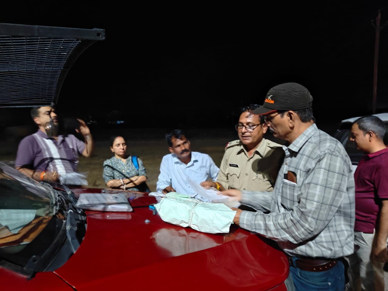 लोकसभा निर्वाचन के चलते अंतर राज्यीय चेक पोस्ट बिजासन पर चेकिंग के दौरान 11 लाख 50 हजार रुपये जप्त