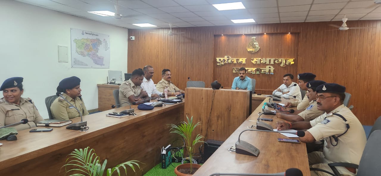 बड़वानी जिले में 3000 पुलिस कर्मियों ने लगातार 72 घंटे कार्यशील रहकर करवाया ज़िले में शांती पूर्ण  लोकसभा चुनाव  पुलिस अधीक्षक गेहलोत ने दी बधाई