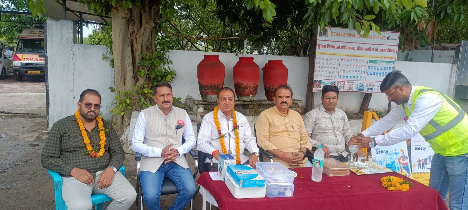 आंचलिक पत्रकार संघ के प्रदेश अध्यक्ष रमेश टांक ने भोपाल दौरे पर जाते समय देवास में स्वागत कार्यक्रम के दौरान पत्रकारों के हित को लेकर संघठन सदैव सभी पत्रकारो के साथ खड़ा है