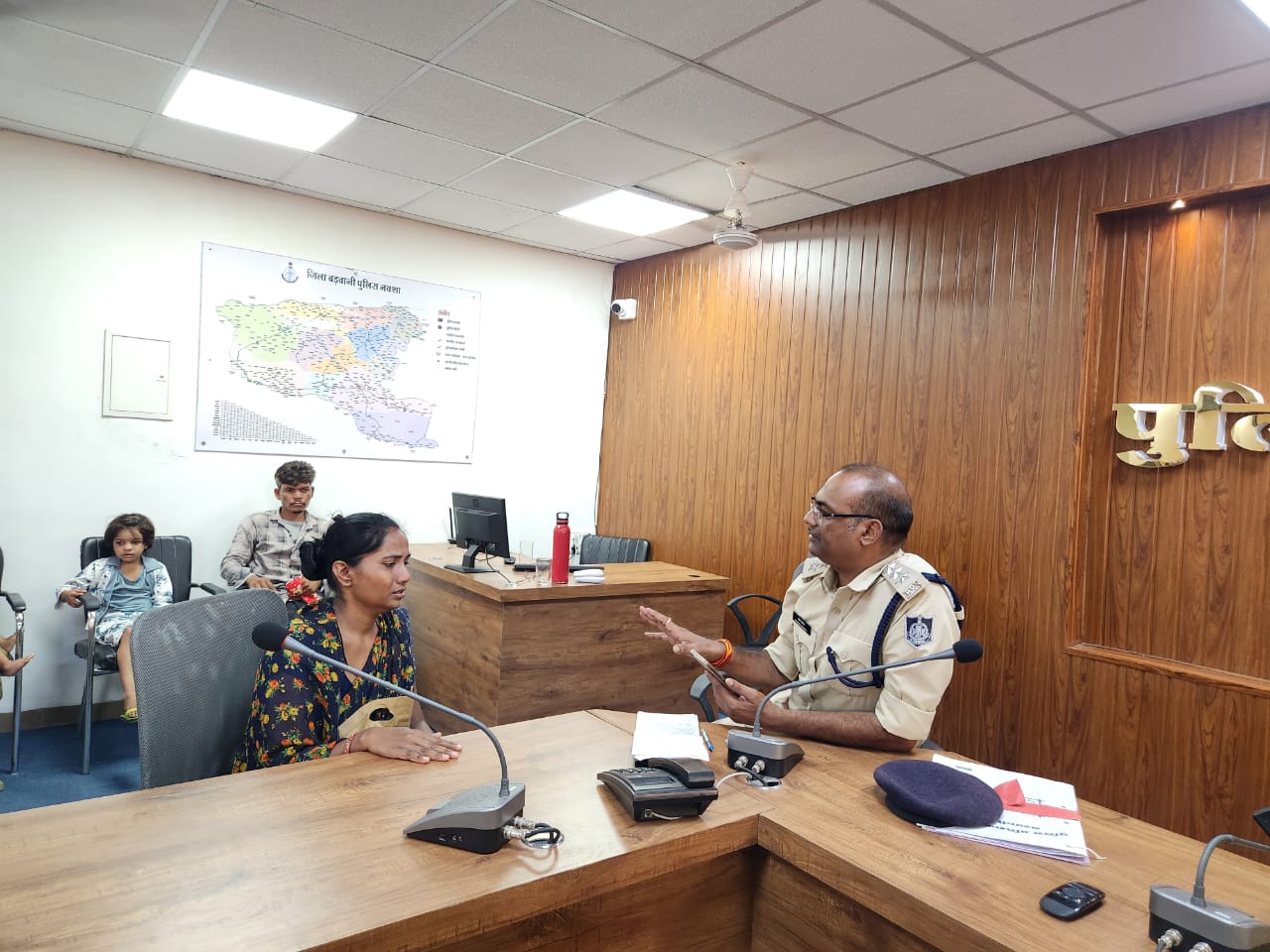 बड़वानी पुलिस अधीक्षक कार्यालय में जन सुनवाई  में आये 12 आवेदन त्वरित निराकरण के दिये आदेश