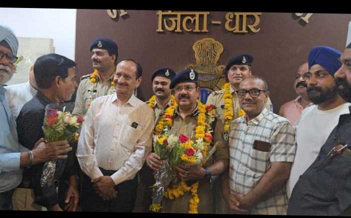 धार पुलिस अधीक्षक ने दंड नही न्याय के सिद्धांत को किया चरितार्थ आपसी दुश्मनी निकालने के उद्देश्य से मुखबीर ने रखा मादक पदार्थ डलवाई पुलिस की रेड सही जांच के बाद मुखबिर ही निकला  आरोपी पुलिस ने किया दूध का दूध पानी का पानी जिले में पुलिस की निष्पक्ष  कार्यवाही की प्रशंसा