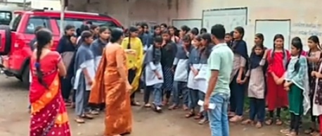 कस्तूरबा गांधी  वनवासी आश्रम निवाली में फ़ूड पायझनिग से 44 छात्रोंओ की तबियत बिगड़ी 5 को जिला अस्पताल बड़वानी में कराया भर्ती