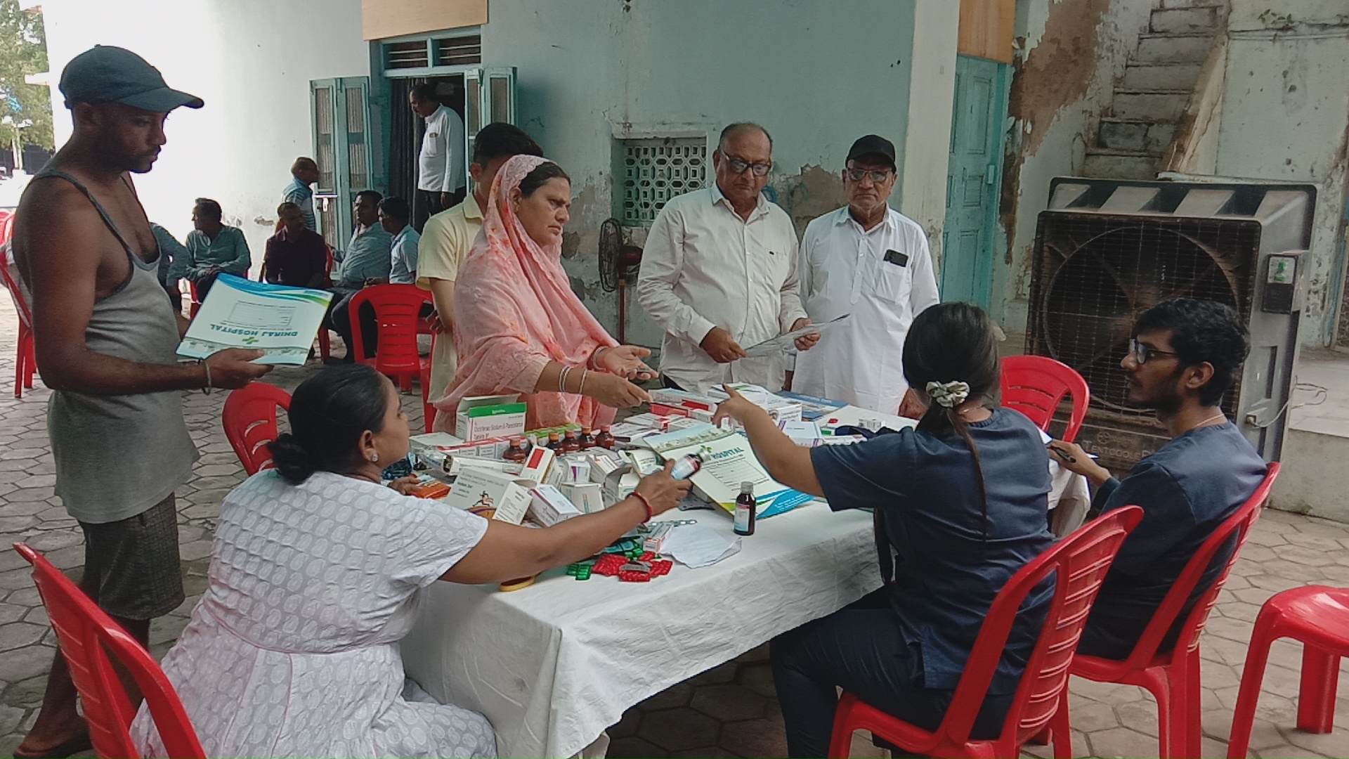 अंजड़ मानव सेवा समिति ने धीरज अस्पताल के सहयोग से लगाया स्वास्थ्य शिविर