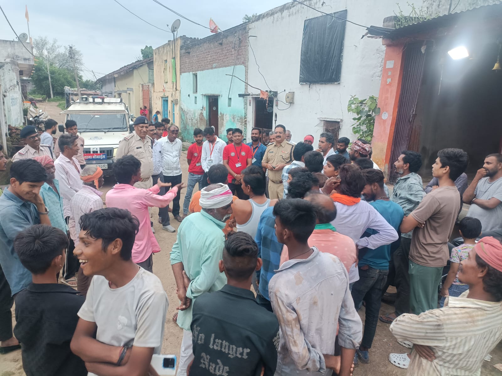 पुलिस थाना अंजड़ द्वारा ग्राम आवली और सेंगाव में आपदा मित्र चौपाल का किया आयोजन आपदा से निपटने पर कैसे किया जाए बचाव पर ग्रामीणों से की चर्चा