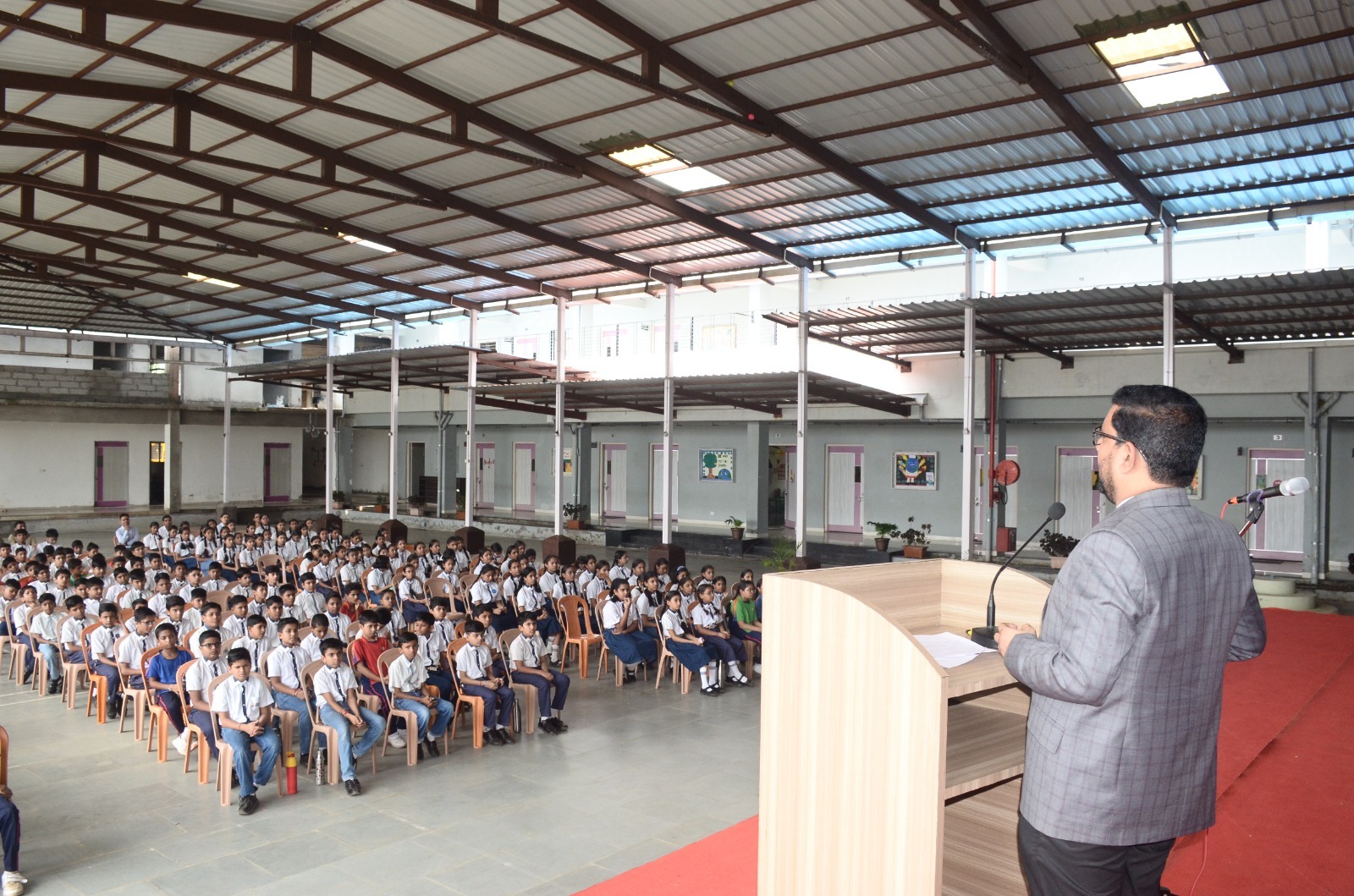 बड़वानी बच्चे अपना लक्ष्य तय करे और आगे बढे  मोबाइल से रहे दूर - विशेष न्यायाधीश श्री रईस खान