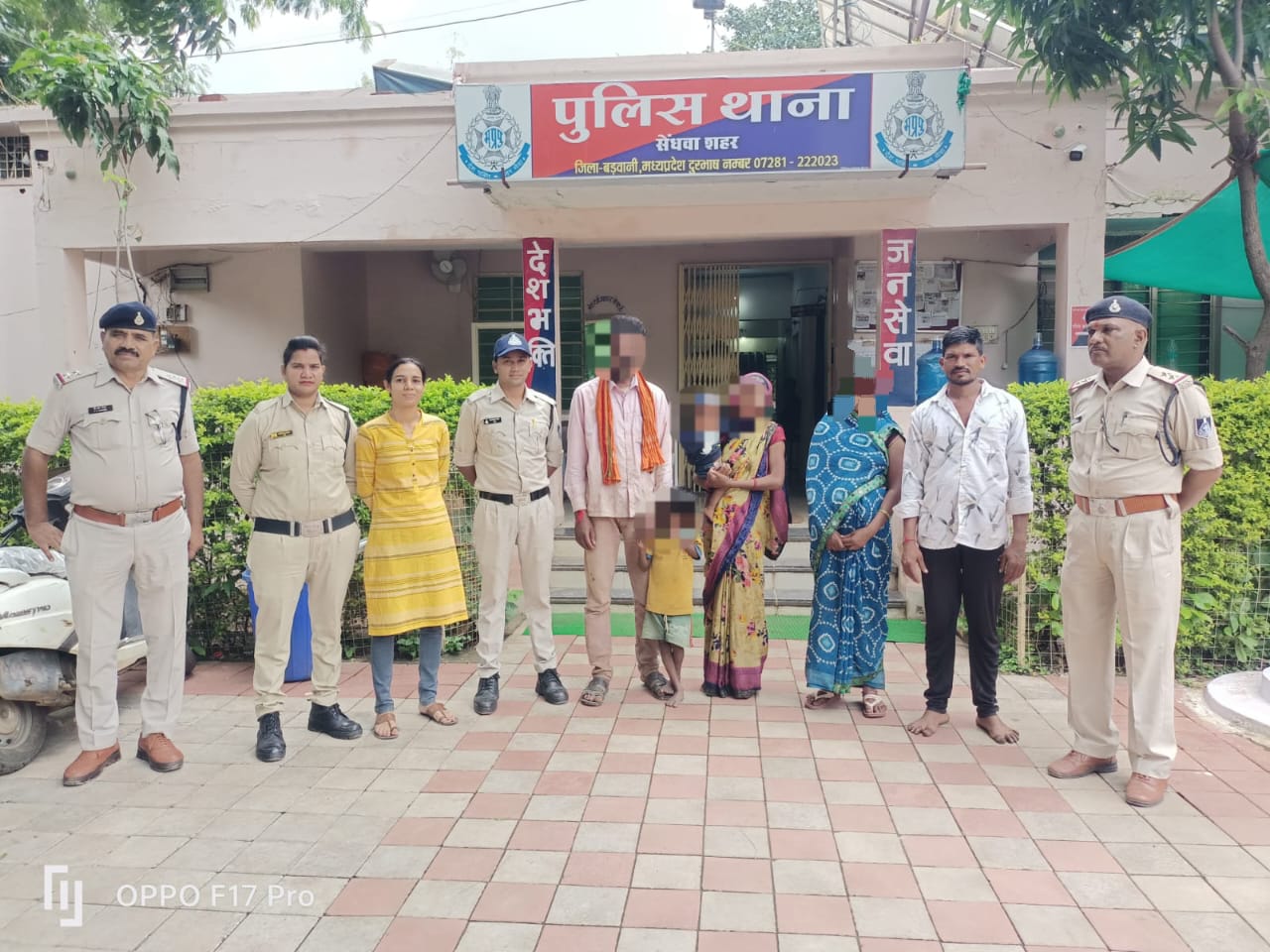 सेंधवा नशे की हालत में अपनी एक वर्षीय बेटी को नाले के पास छोड़ कर भूली माँ, गुमशुदगी दर्ज कराने देर रात पहुँची पुलिस के पास रातभर पुलिस बच्चि को ढूंढती रही सुबह मिली बच्चि