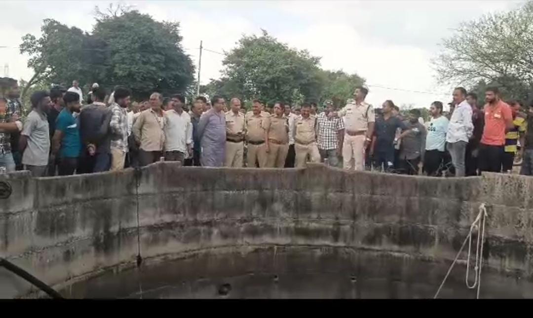 मड़ावदा गांव में महिला शिक्षीका का शव कुआं में तैरता हुआ मिला पुलिस ने मर्ग कायम किया