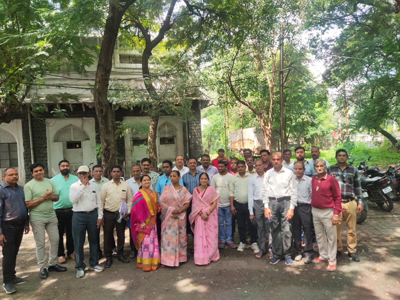 इंदोर लापता अभिषेक जाधम के परिजनों एव समाज पंचायतों ने पुलिस अधीक्षक को सोपा ज्ञापन