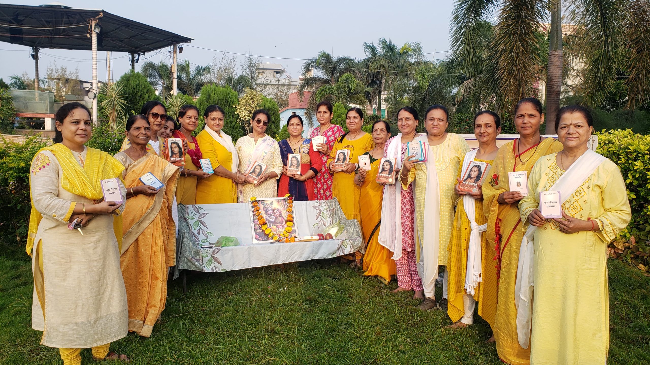 सनावद / नगर की प्रमुख योग संस्था एक्टिव योग क्लब ने गुरुवार को नौवां स्थापना दिवस बाहेती पार्क धूमधाम के साथ मनाया।