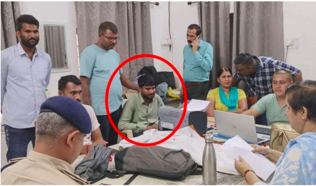 लोकायुक्त ने पटवारी को  4000 रुपये की रिश्वत लेते रंगे हाथ किया गिरफ्तार