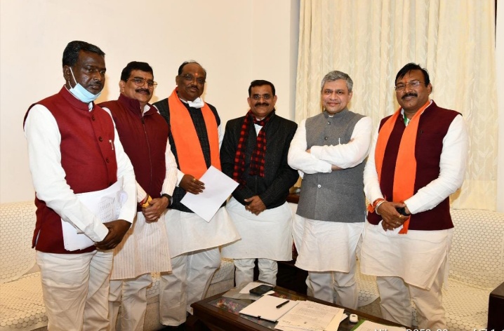 खरगोन बड़वानी लोकसभा सांसद गजेंद्र पटेल के अथक परिश्रम से मनमाड इंदौर के बीच 309 किलो मीटर नई रेल लाइन को केंद्रीय कैबिनेट ने दी मंजूरी