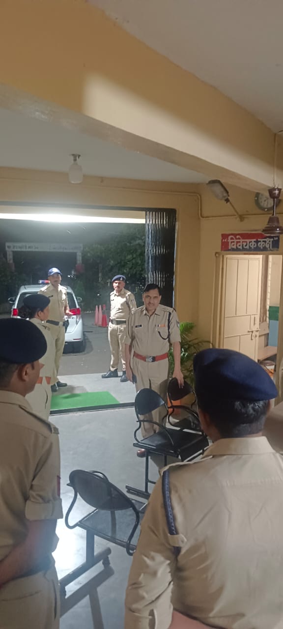 पुलिस अधीक्षक  बड़वानी श्री जगदीश डावर ने किया थाना सिलावद का औचक निरीक्षण दिये निर्देश