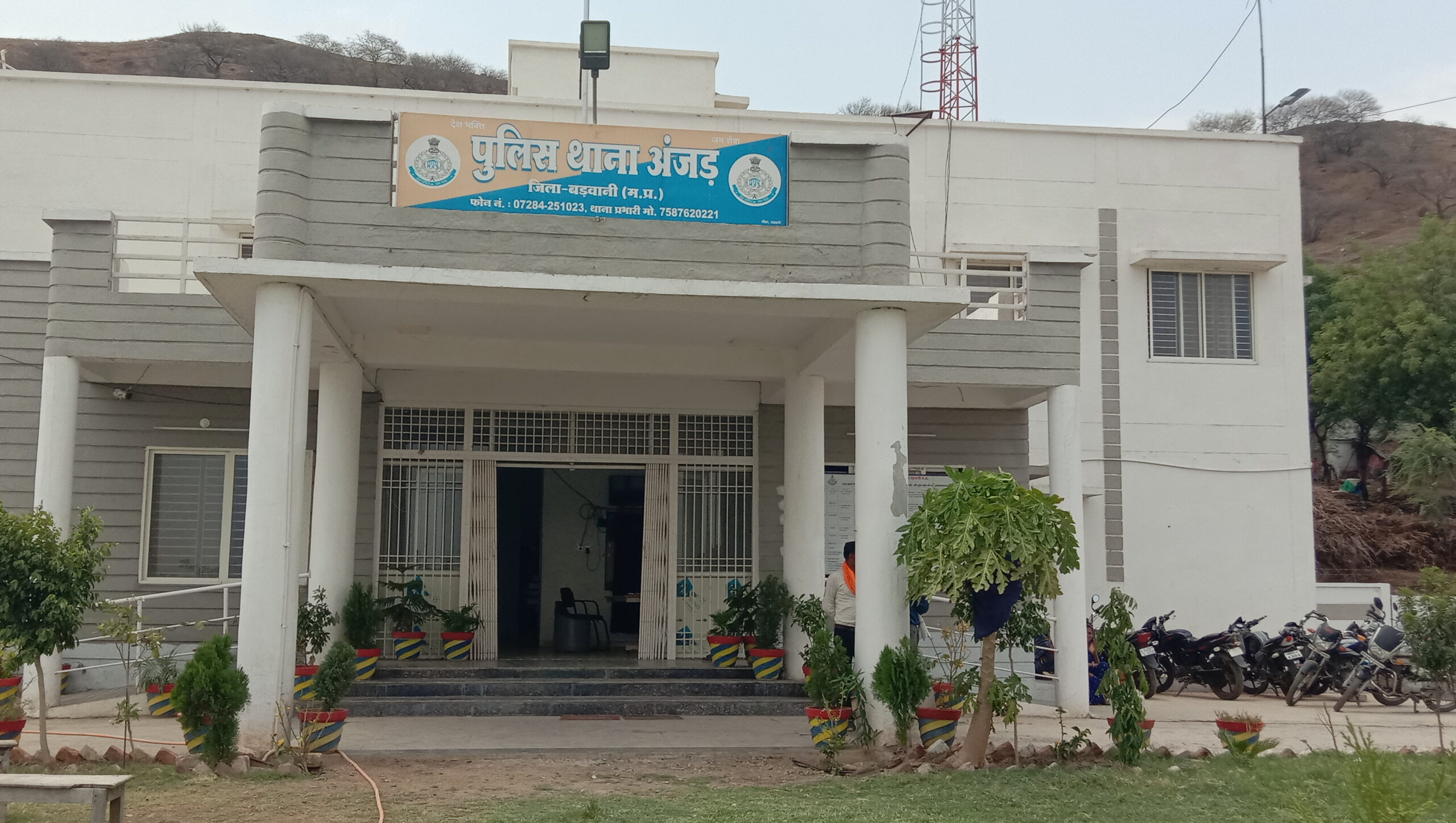 ऑपरेशन मुस्कान के तहत थाना अंजड पुलिस द्वारा नाबालिग(अपह्त) को 24 घण्टे के भीतर डुंड कर किया परिजनों के सुपुर्द लोटी चेहरे पर मुस्कान