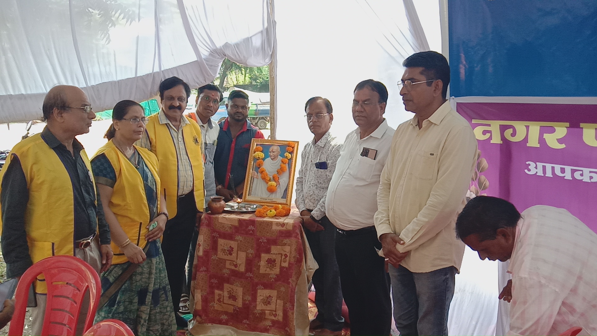 अंजड़ गांधी जयंती पर लॉयन्स क्लब के सेवा सप्ताह का शुभारंभ स्वच्छता मित्रों का किया सम्मान सफाई मित्रों का स्वास्थ्य परीक्षण भी हुआ