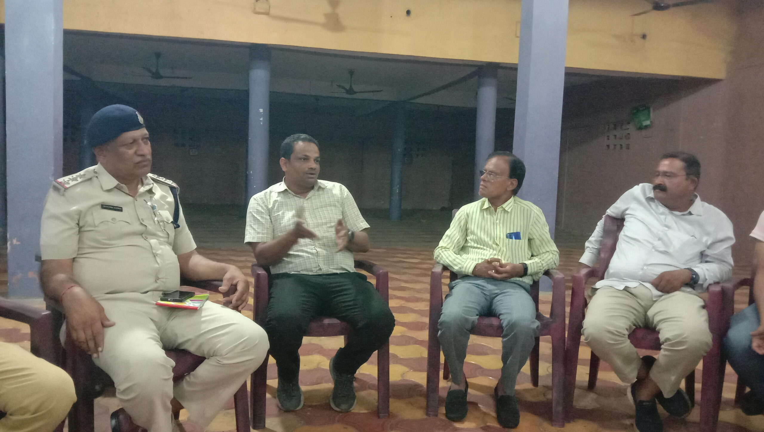 अंजड़ नगर में अपराधों की धरपकड़ के लिए योजना त्रिनेत्र को लेकर बैठक सम्पन्न  लगेंगे कई जगह कैमरे अपराधियो का बचना मुश्किल