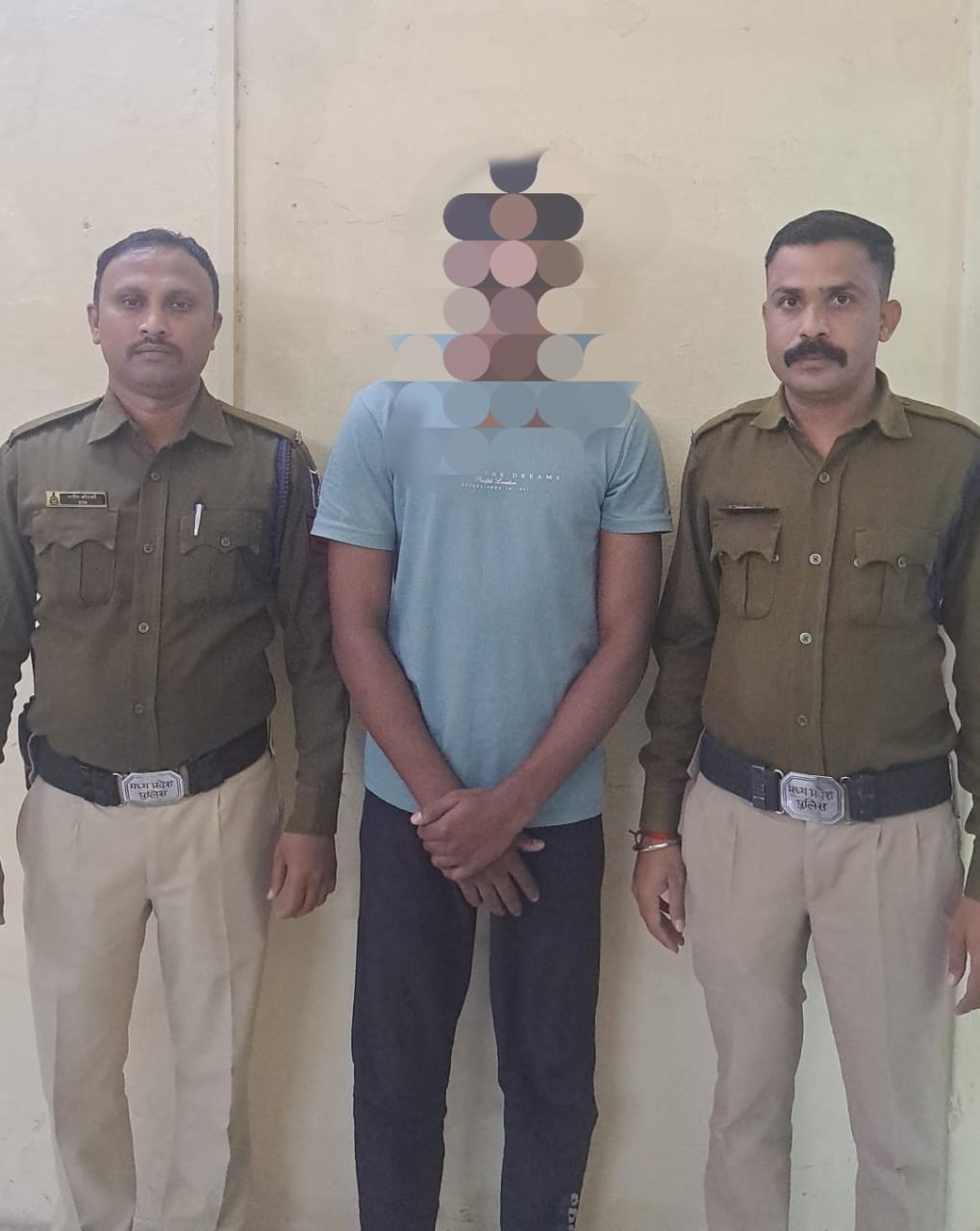 धार पुलिस द्वारा विगत 02 माह में थाना कोतवाली क्षेत्रांतर्गत घटित हुई चेन स्नैचिंग की घटनाओं का किया पर्दाफाश, आरोपी ने पूछतांछ में थाना कोतवाली की 02 अन्य चेन स्नैचिंग की वारदात करना कबूला