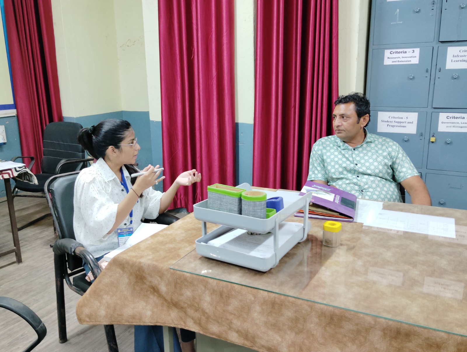 शासकीय महाविद्यालय, अंजड़ के राजनीति विज्ञान के प्रो. डॉ. सुरेश काग से साक्षात्कार लिया. अध्ययन के प्रति उनके रुझान और एकाग्रता ही  मूल मंत्र है सफलता का