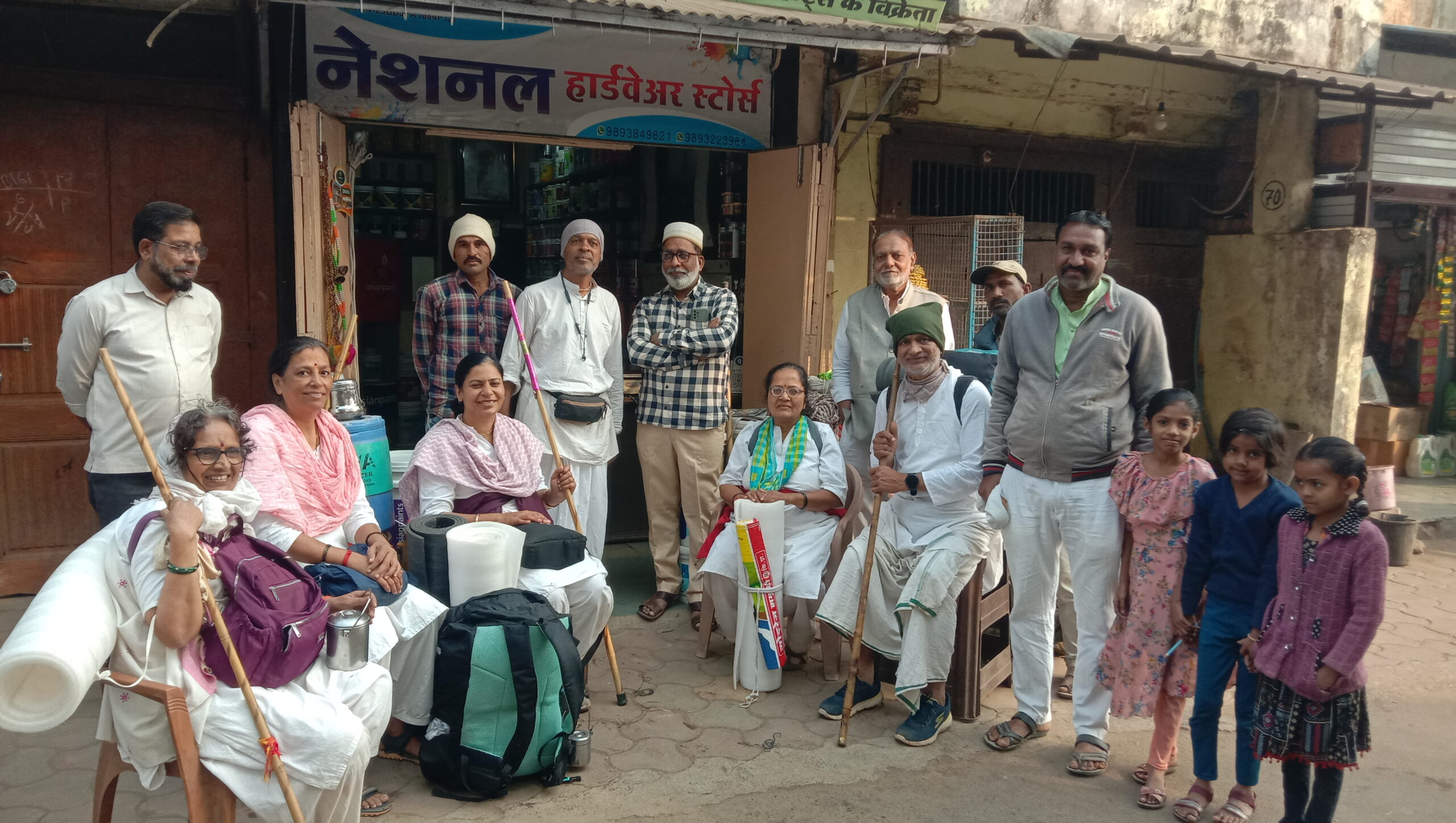 अंजड़ पुणे एव बाम्बे के नर्मदा परिक्रमा वासियो के दल का स्वागत किया गया