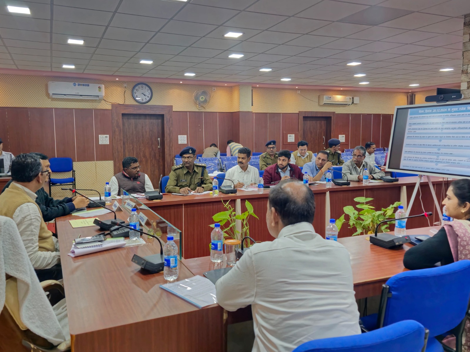 बड़वानी जिले में हो रही सड़क दुर्घटनाओं का किया जाये विश्लेषण पिछले वर्ष की तुलना में इस वर्ष दुर्घटनाओ में हुई बढ़ोतरी पर जताई चिंता-कलेक्टर डॉ. राहुल फटिंग