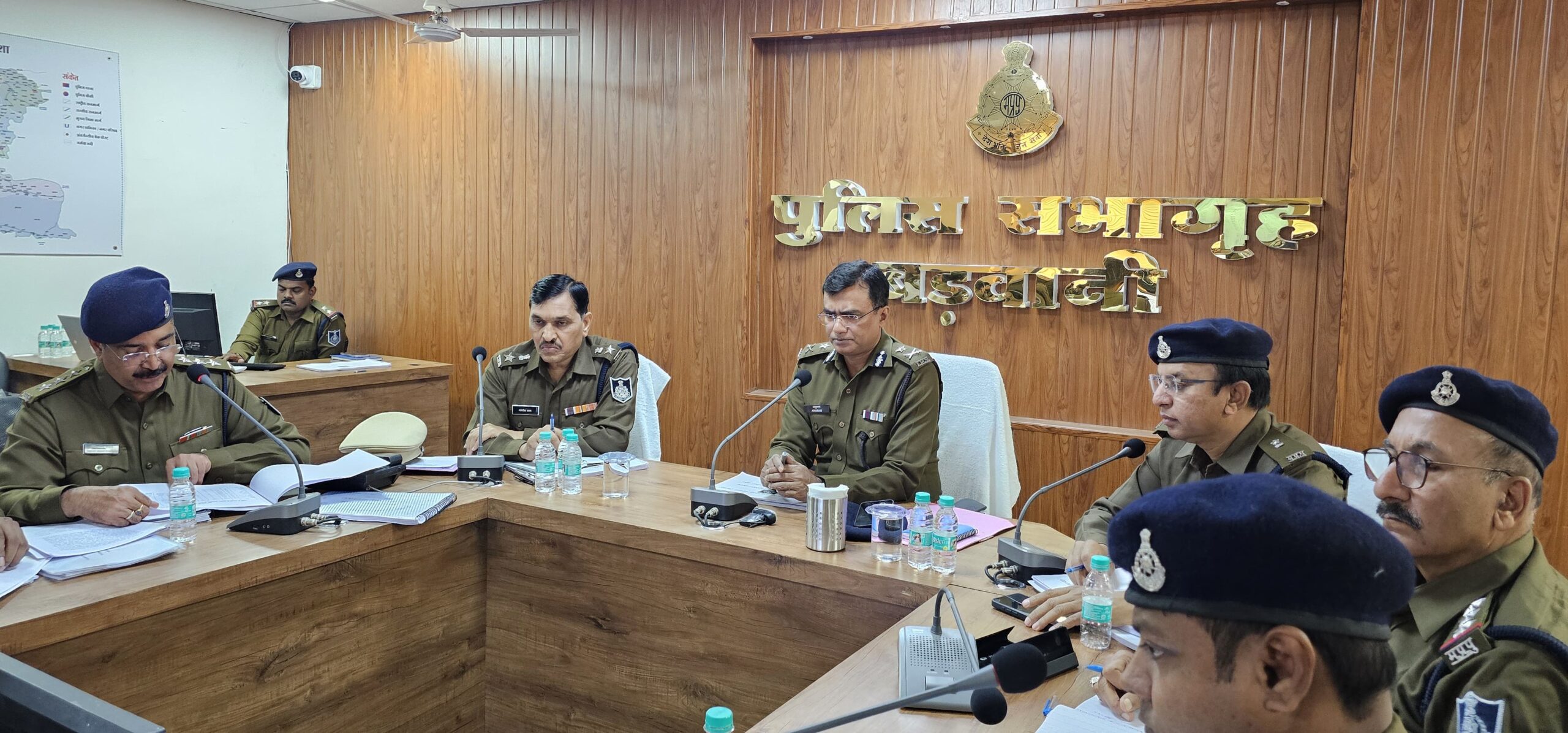 बड़वानी पुलिस महानिरीक्षक इंदौर जोन (ग्रामीण) श्री अनुराग नें ली वार्षिक अपराध समीक्षा बैठक बेसिक पुलिसिंग पर जोर