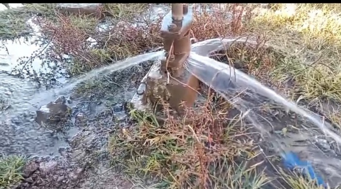 डग राजस्थान जलदाय विभाग के अधिकारियों की अनदेखी शिकायतों के बाद भी नही जागा विभाग बह रहा हजारों लीटर पानी   कई जगह लिकेज बड़ी समस्या जनता परेशान,