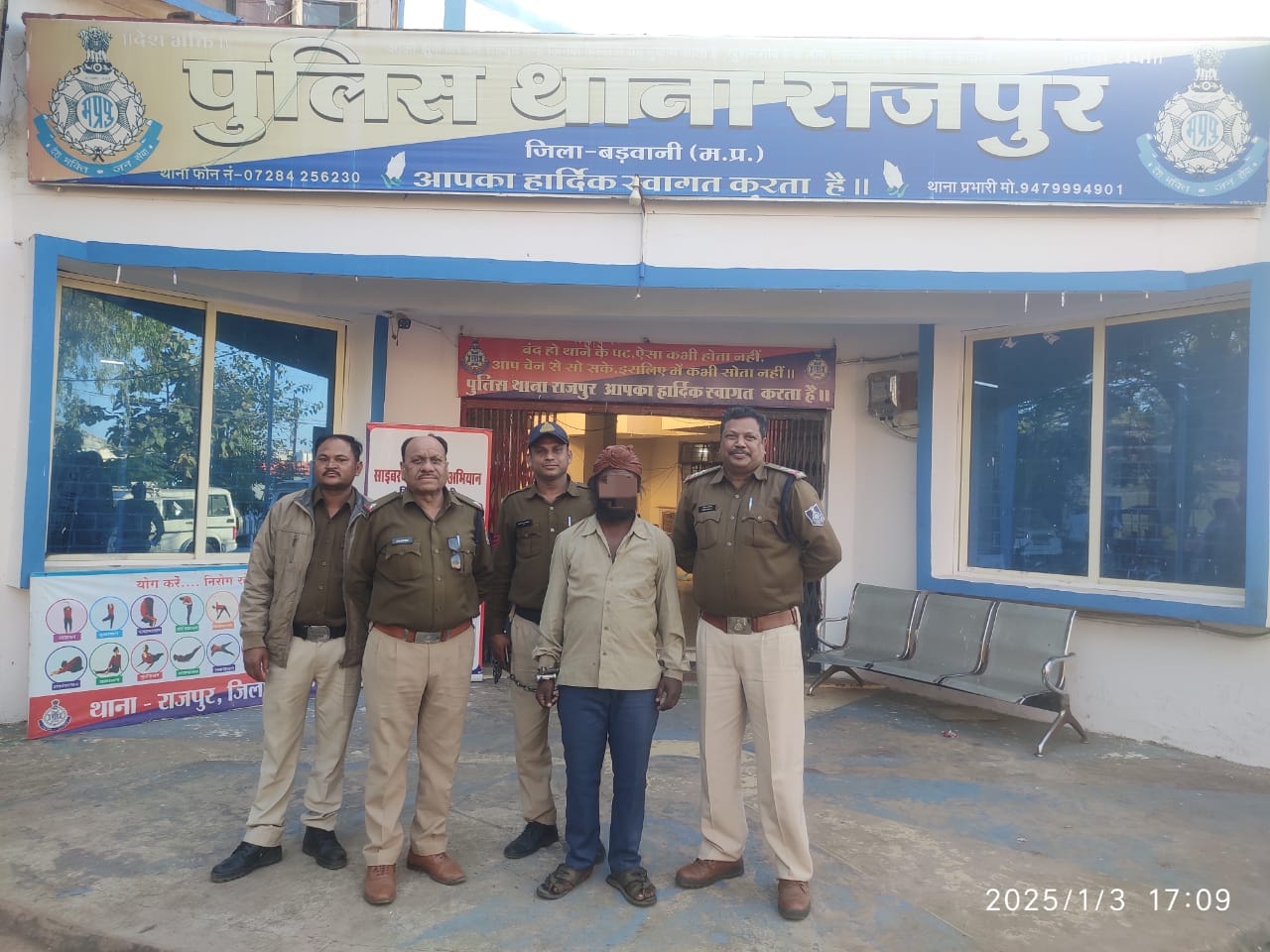 थाना राजपुर पुलिस ने राजपुर से मारुति ईको वाहन चोरी करने वाले मुकेश सिकलीगर को अंजड़ से किया गिरफ्तार, आरोपी के कब्जे से 5 लाख रुपये किमती ईको वाहन ज़ब्त कर आरोपी को भेजा जेल