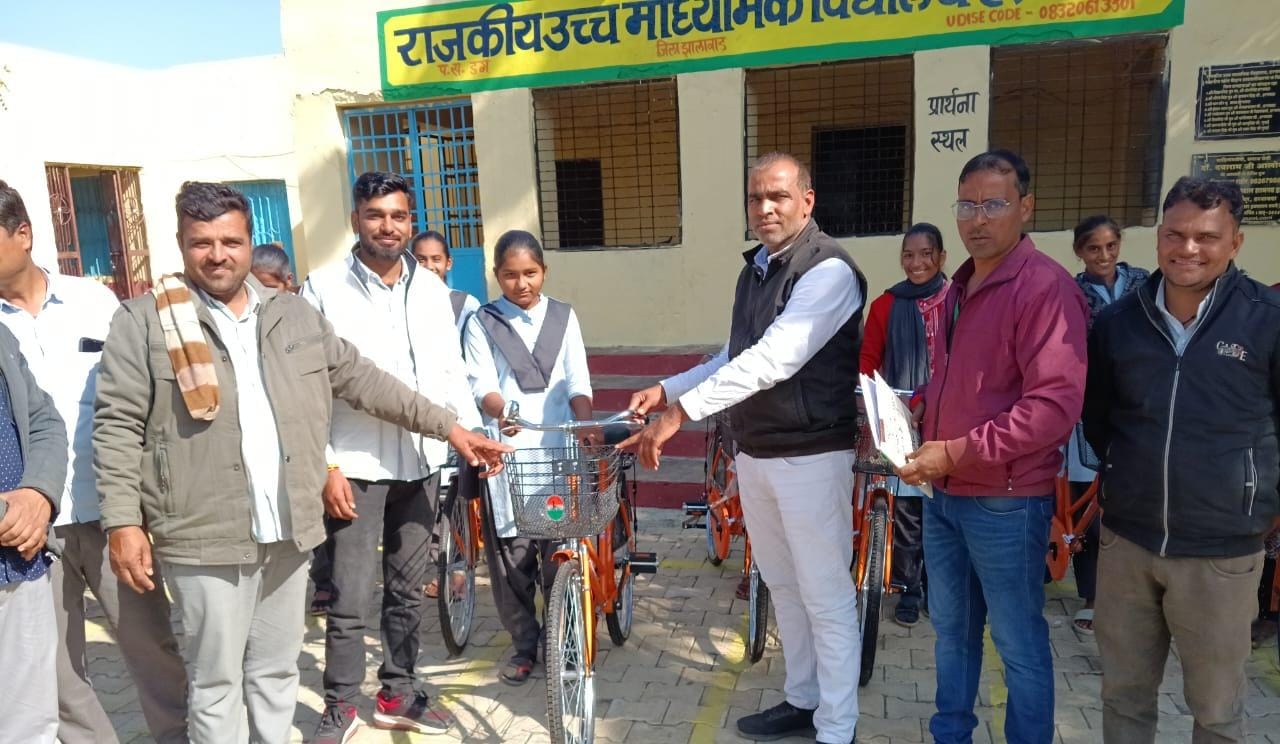 बालिकाओं को मिली नि:शुल्क साइकिल, शिक्षा की ओर बढ़ाया कदम