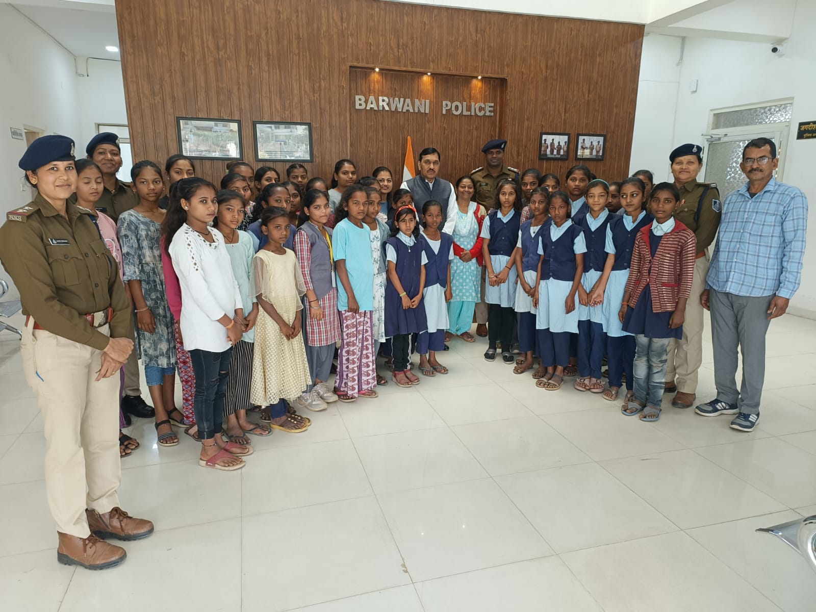 बड़वानी पुलिस अधीक्षक जगदीश डाबर की सोच रणनीति ने सर्जन कार्यक्रम से बचीयों की बदली सोच 26 जनवरी को परेड में लेंगी हिस्सा  बड़े बदलाव के संकेत