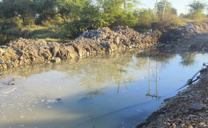 मनावर ग्राम गुलाटी से कुराडाखाल जाने वाली मार्ग पर  बनरहे पुल में भारी भृष्टाचार शिकायतो के बाद आरईएस विभाग के  जवाबदारों ने आंखे मुंदी