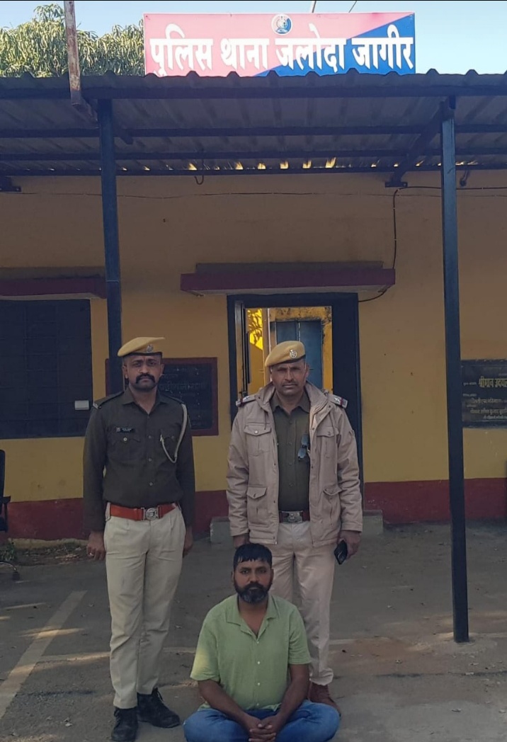 वांछित अभियुक्त ओमप्रकाश पिता मुकेश शर्मा उम्र 38 साल निवासी बसेडी कुण्डाल थाना छोटीसादडी को पुलिस ने किया गिरफ्तार