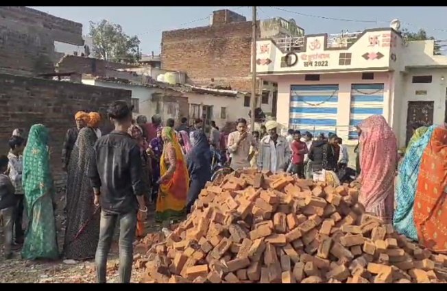 झालावाड़ डग पथवारी माता के निकट अतिक्रमण से ग्रामीणों में आक्रोश,ग्राम विकास अधिकारी,पुलिस ने मौके पर पहुंच रुकवाया कार्य।