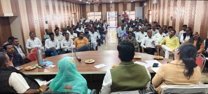 डग सड़क सुरक्षा सप्ताह को लेकर पुलिस प्रशासन सजक  चालानी कार्रवाई सहित समझाइए कर दी जा रही है नियमो के पालन को लेकर हिदायद