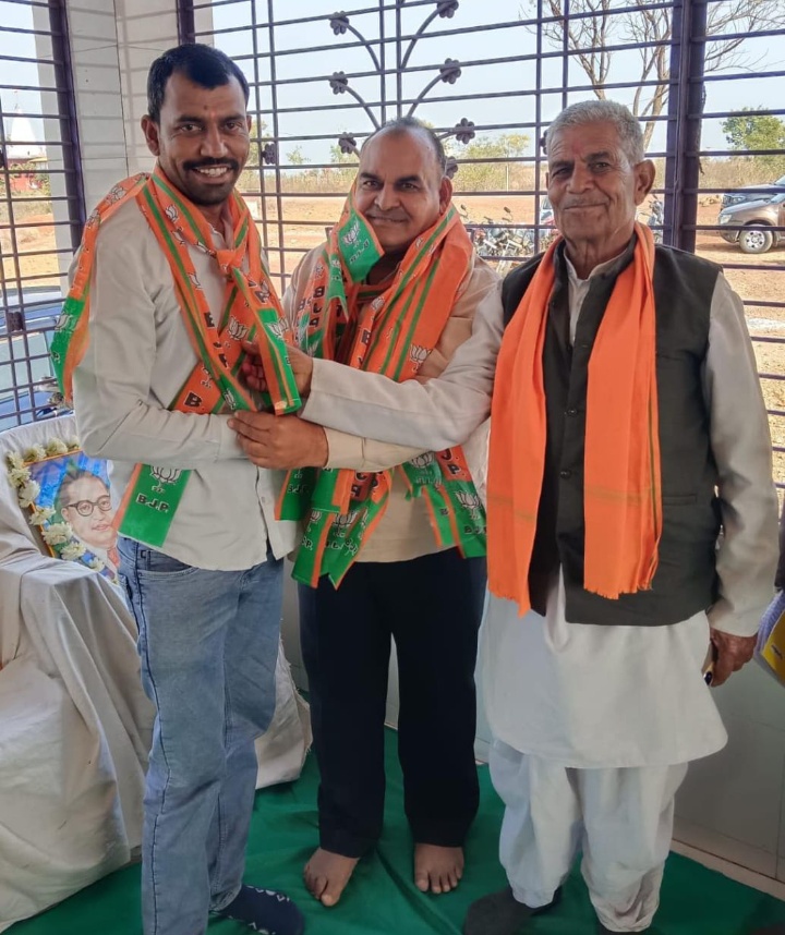 प्रताप गढ़ संविधान निर्माता डॉक्टर अंबेडकर का अपमान करने वाली कांग्रेस संविधान के सम्मान का झूठा राग अलाप रही:- चंडालिया