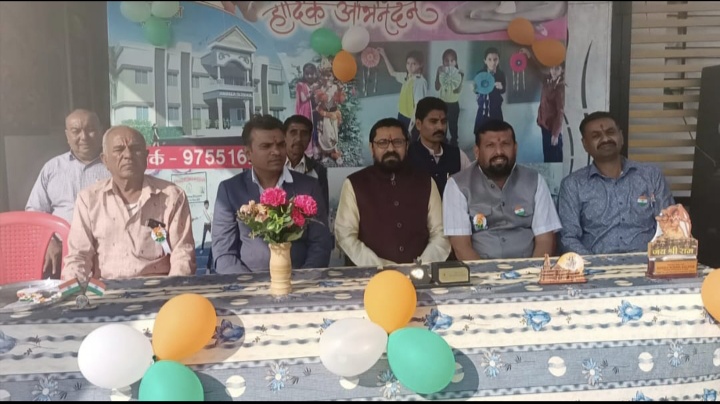 अंबिका स्कूल बालीपुर विद्यालय में 26 जनवरी के अवसर पर गणतंत्र दिवस का आयोजन बड़े धूमधाम से मनाया गया