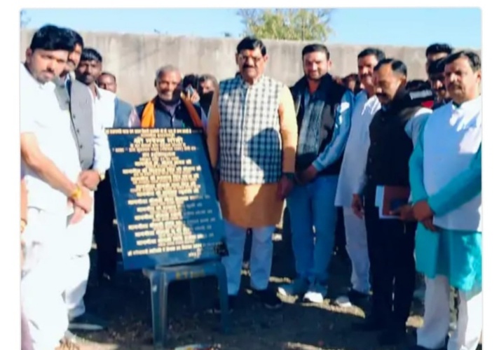 हैदरगढ़ ग्यारसपुर तहसील के ग्राम पुरागोसाई और बोरीरामपुर में क्षेत्रीय विधायक हरी सिंह रघुवंशी ने पंचायत भवन का किया भूमि पूजन