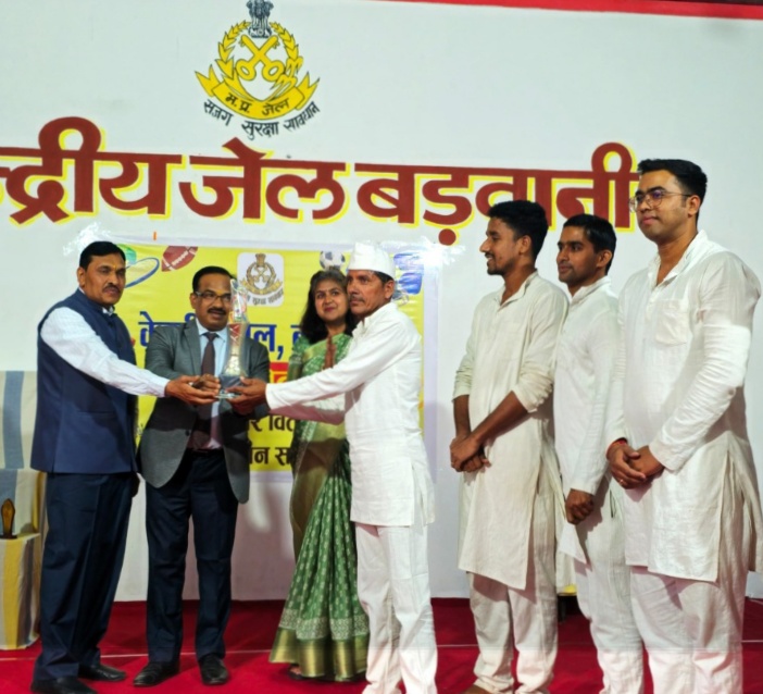 केंद्रीय जेल बड़वानी में हुआ आनंद उत्सव के समापन समारोह का आयोजन