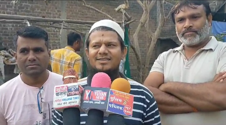 अंजड़ में बीती रात अज्ञात पशु के द्वारा 4 बकरियों का किया शिकार बकरी पालक इमरान मंसूरी को हुआ 20 हजार का नुकसान