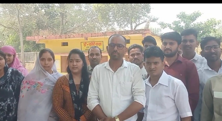 बाग तीन महीने से मानदेय नहीं मिलने से शिक्षकों ने दिया ज्ञापनअतिथि शिक्षको को दिसंबर 2024 एवं जनवरी फरवरी 2025 का मानदेय अब तक नहीं मीला शिक्षकों में आक्रोश