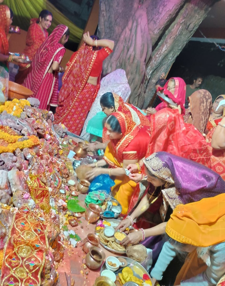 नालछा नगर में शीतला माता पूजन के लिए ब्रह्म मुहूर्त में  माता की पूजन के लिए पहुंची मात्र शक्तिया