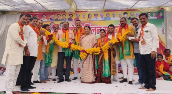 नवीन जिले धार ग्रामीण में पहली होली मिलन समारोह संपन्नभारतीय जनता पार्टी का मूल आधार हमारे कार्यकर्ता - केंद्रीय मंत्री सावित्री ठाकुर