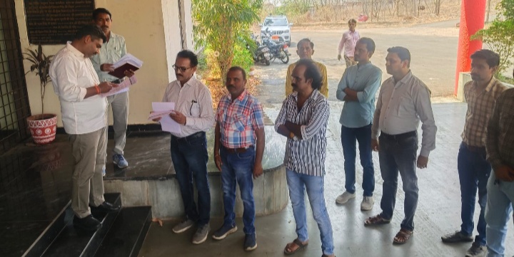 बड़वानी:- अखिल भारतीय ग्राहक पंचायत जिला बड़वानी के द्वारा बड़वानी जिला कलेक्टर के माध्यम से विभिन्न जन समस्याओं के निराकरण की मांग को लेकर ज्ञापन सौंपा।