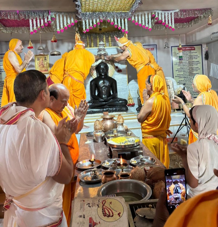 छोटा महावीरजी काग़दी पूरा में भगवान १००८ महावीर स्वामी का 2654 जन्म कल्याणक महोत्सव बड़ी धूमधाम से मनाया गया