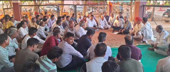 प्रतापगढ़ रोकड़िया हनुमान मंदिर में भागवत कथा तैयारी को लेकर बैठक संपन्न 9 से 15 मई  तक महर्षि उत्तम स्वामी के श्री मुख से होगी भागवत कथा