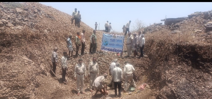 नालछा जल गंगा संवर्धन अभियान के अंतर्गत वन विभाग द्वारा प्राचीन जल संरचनाओ को पुनर्जीवित करने के लिए ग्रामीणों के सहयोग से चला गया अभिय