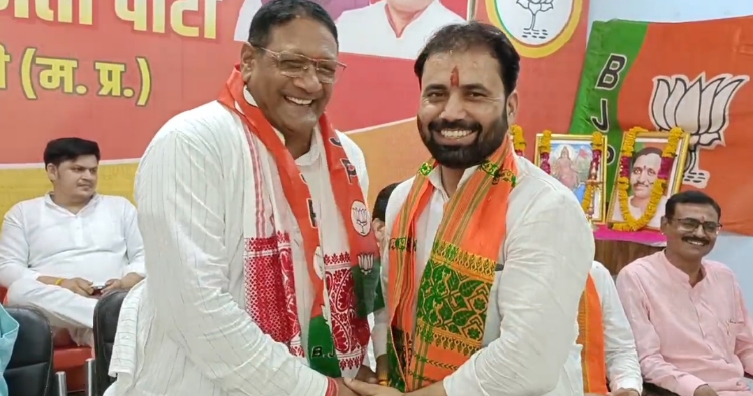 बड़वानी:- प्रभारी मंत्री डॉ. गौतम टेटवाल का जिला मुख्यालय पर पहली बार आगमन हुआ और प्रभारी मंत्री ने कई कार्यक्रमो में हिस्सा लिया।